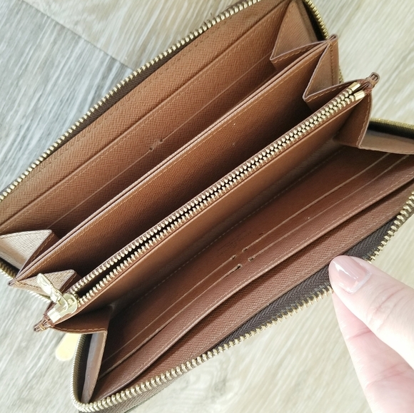 Louis Vuitton Monogram Zippy Zip-up Canvas Wallet - Picture 12 of 15